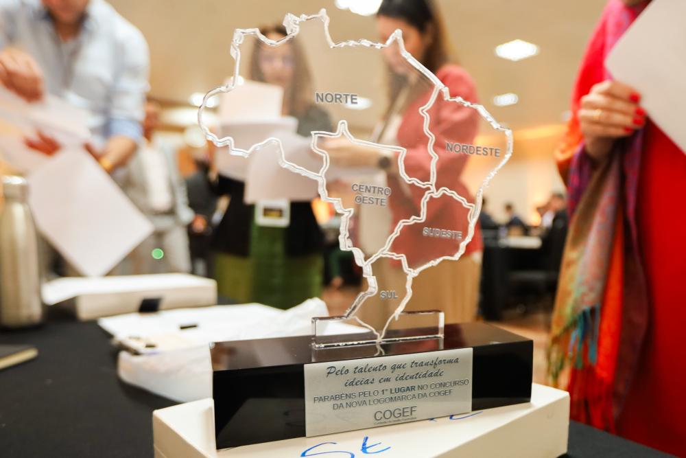 Capa da notícia: Ascom da Seec vence concurso nacional da nova logomarca da Cogef